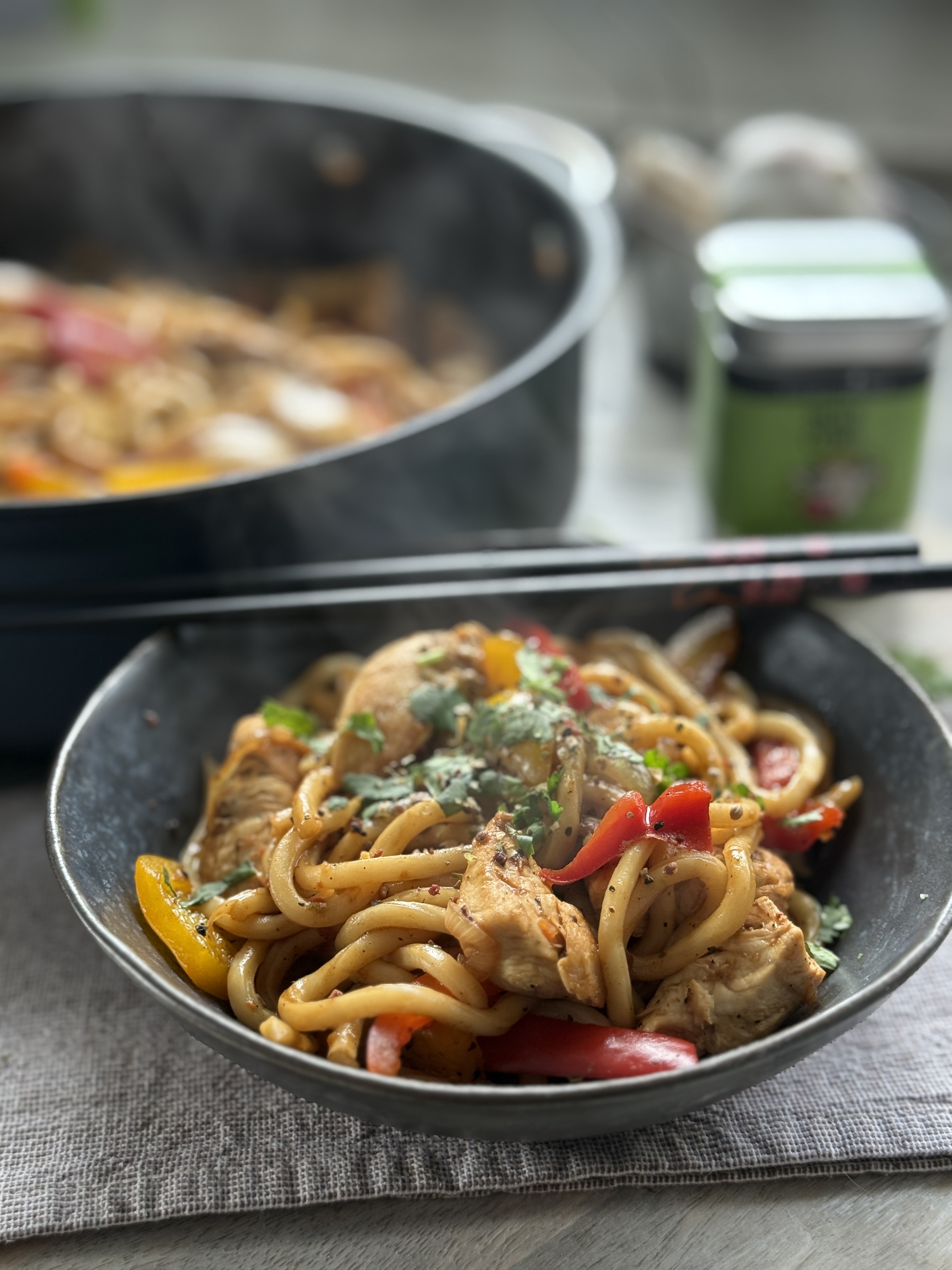 Hähnchen-Udon-Pfanne