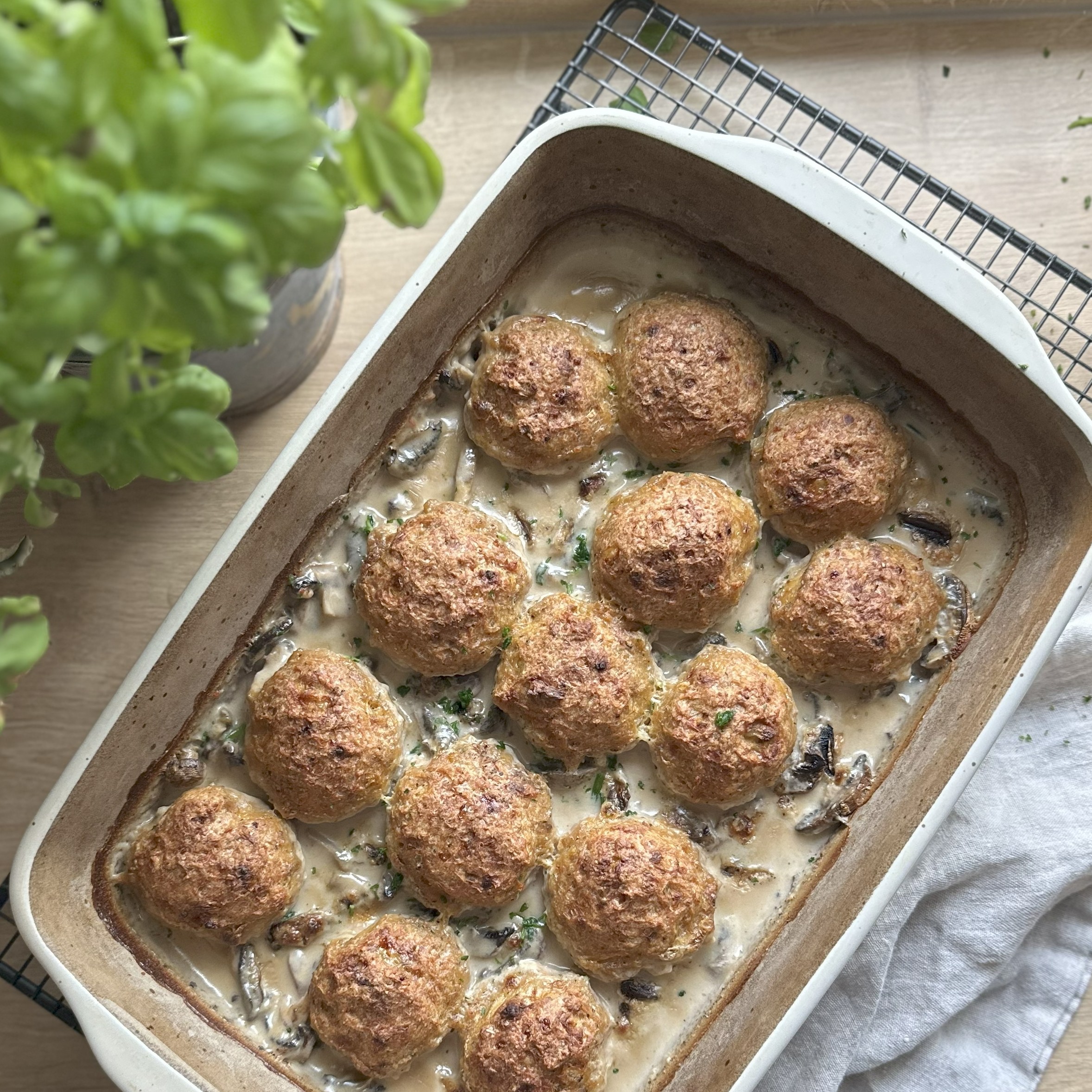 Hackbällchen in cremiger Champignon-Sauce