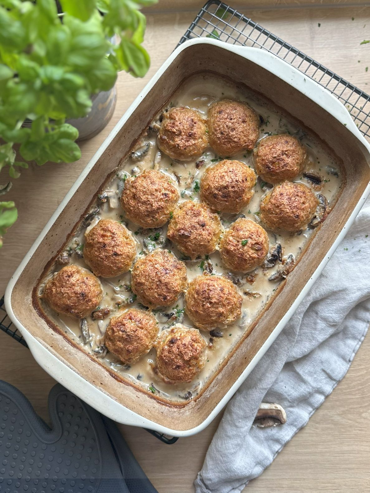 Hackbällchen in cremiger Champignon-Sauce